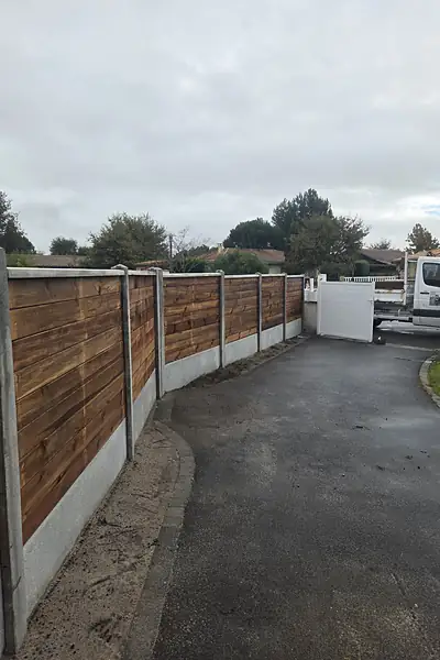 Après : Clôture béton & lames bois, Andernos-les-Bains (Gironde)
