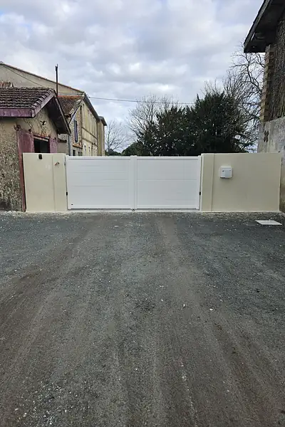 Après : Murets d'entrée & pose de portail, Listrac-Médoc (Gironde)