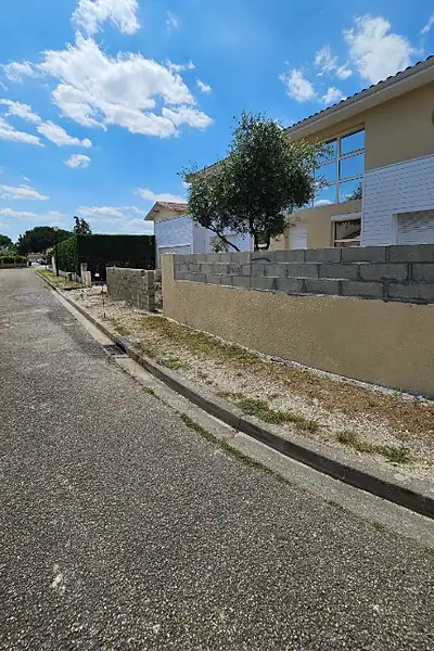 Avant : Rehausse de mur & passage des réseaux, Bordeaux (Gironde)