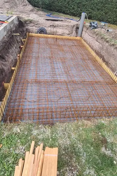 Avant : Coulage du radier béton, Listrac-Médoc (Gironde)