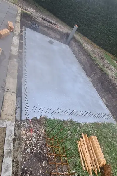 Avant : Montage des murs en blocs à bancher, Listrac-Médoc (Gironde)